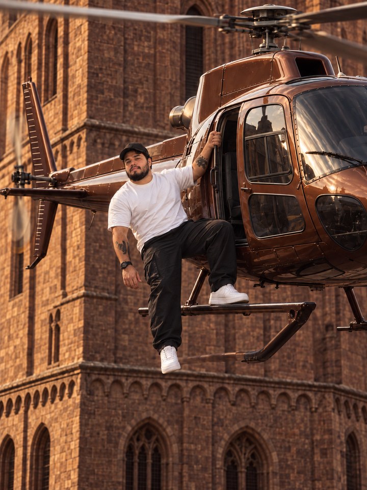 Helicóptero marrom